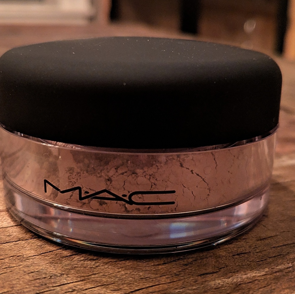 MAC mineralize foundation/ loose